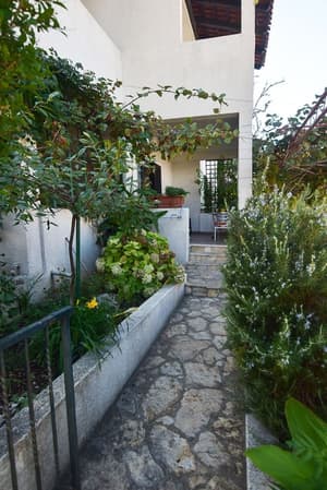 thumbnail: Courtyard