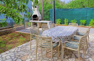 thumbnail: Outdoor dining