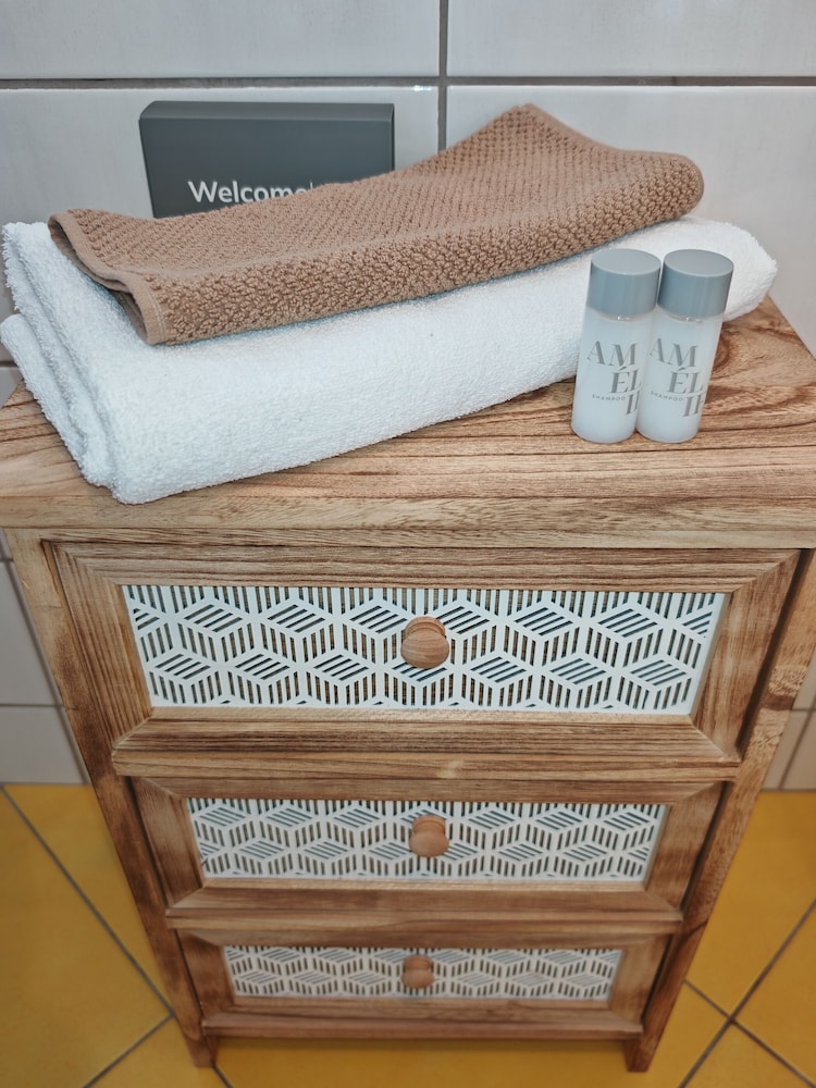 Bathroom amenities