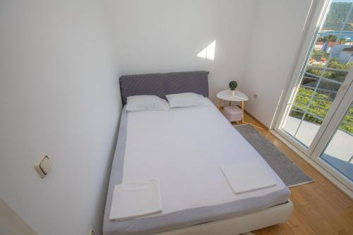 703199443.jpg