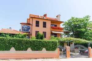 thumbnail: Exterior
