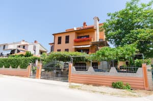thumbnail: Exterior