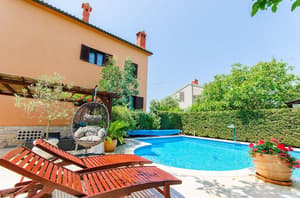 thumbnail: Outdoor pool