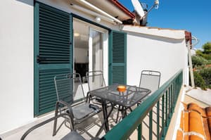 thumbnail: Outdoor dining