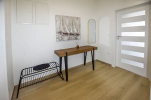 thumbnail: Interior entrance