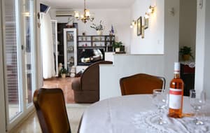 thumbnail: Dining