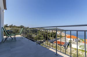 thumbnail: Outdoor dining