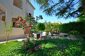 thumbnail: Courtyard