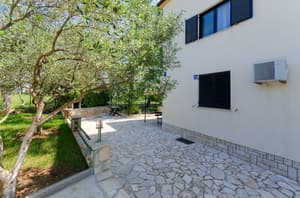 thumbnail: Courtyard