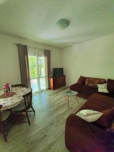 806611979.jpg
