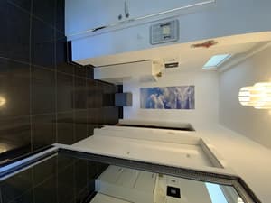 thumbnail: Interior entrance