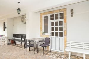thumbnail: Outdoor dining