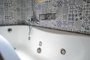 thumbnail: Jetted tub