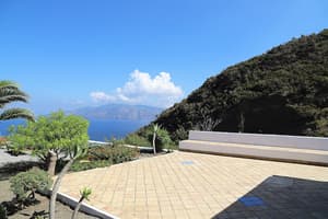thumbnail: Exterior