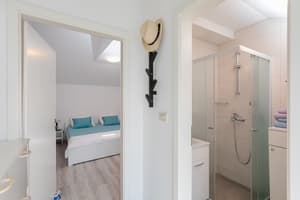 thumbnail: Interior detail