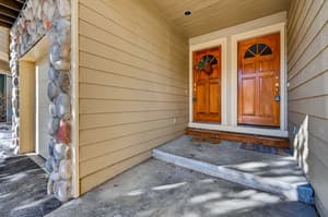 thumbnail: Front of property