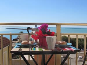 thumbnail: Outdoor dining
