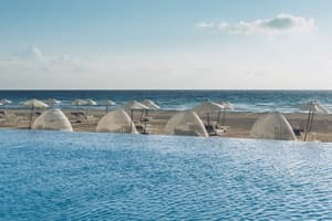 thumbnail: Infinity pool