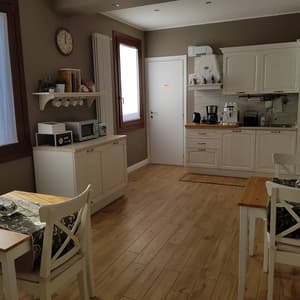 thumbnail: Interior entrance