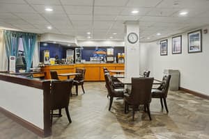 thumbnail: Breakfast area