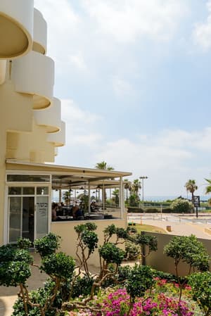 thumbnail: Front of property
