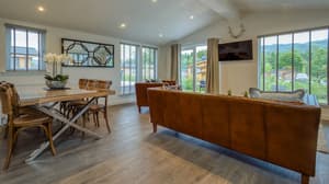 thumbnail: Dining room
