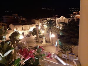 thumbnail: Courtyard view