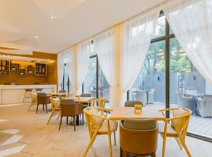thumbnail: Restaurant