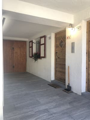 thumbnail: Interior entrance