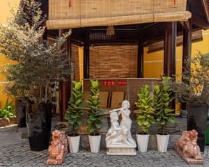 thumbnail: Exterior detail