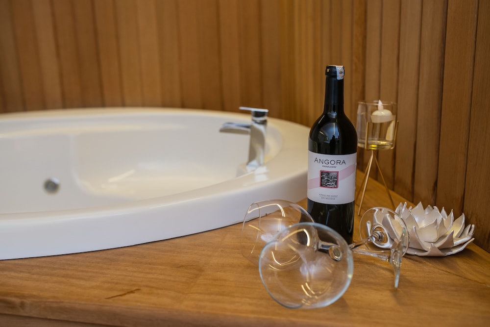 Private spa tub