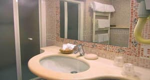 thumbnail: Bar (on property)