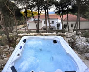 thumbnail: Outdoor spa tub