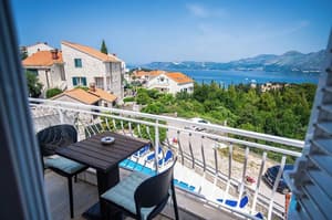 thumbnail: Balcony view