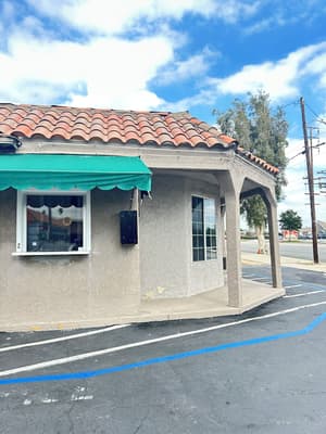 thumbnail: Front of property