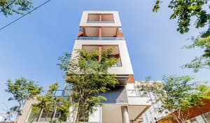 thumbnail: Front of property