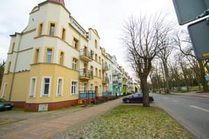 thumbnail: Front of property