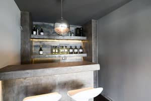 thumbnail: Bar (on property)
