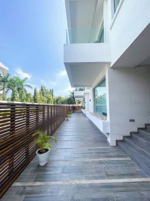 thumbnail: Bar (on property)