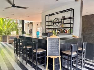 thumbnail: Bar (on property)