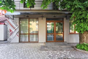 thumbnail: Interior entrance