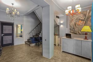 thumbnail: Interior entrance