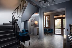 thumbnail: Interior entrance