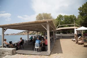 thumbnail: Swim-up bar