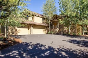 thumbnail: Front of property