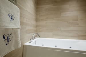 thumbnail: Deep soaking bathtub
