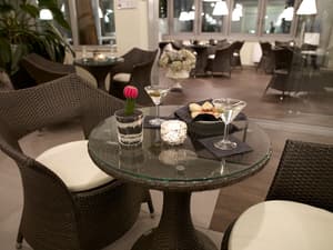thumbnail: Bar (on property)