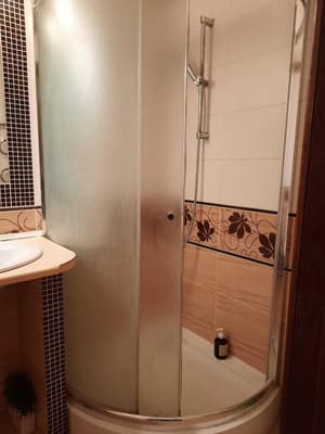 thumbnail: Bathroom shower