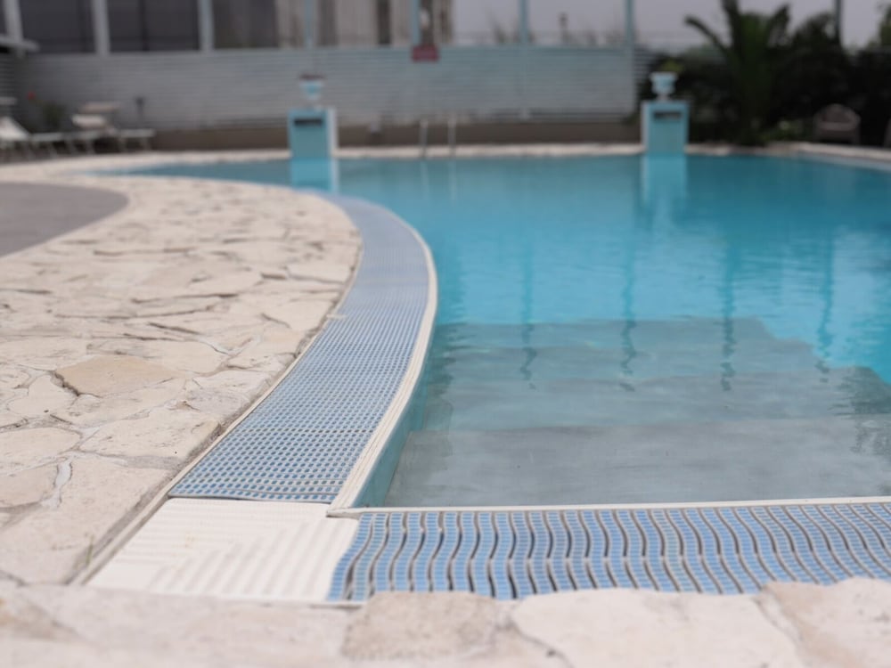 Infinity pool