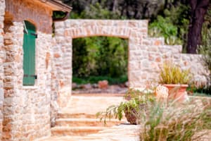 thumbnail: Exterior